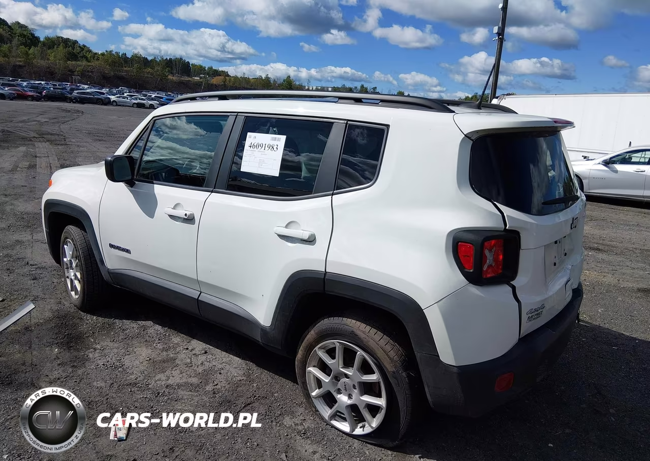 2023 Jeep Renegade Latitude 4X4 VIN:ZACNJDB15PPP58899 - 3
