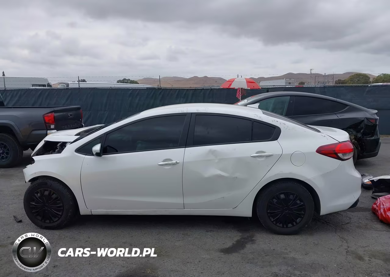 2018 Kia Forte Lx VIN:3KPFL4A75JE235670 - 15