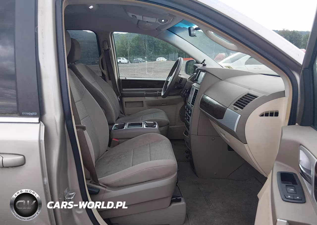 2009 Chrysler Town & Country Touring VIN:2A8HR54189R637500 - 5
