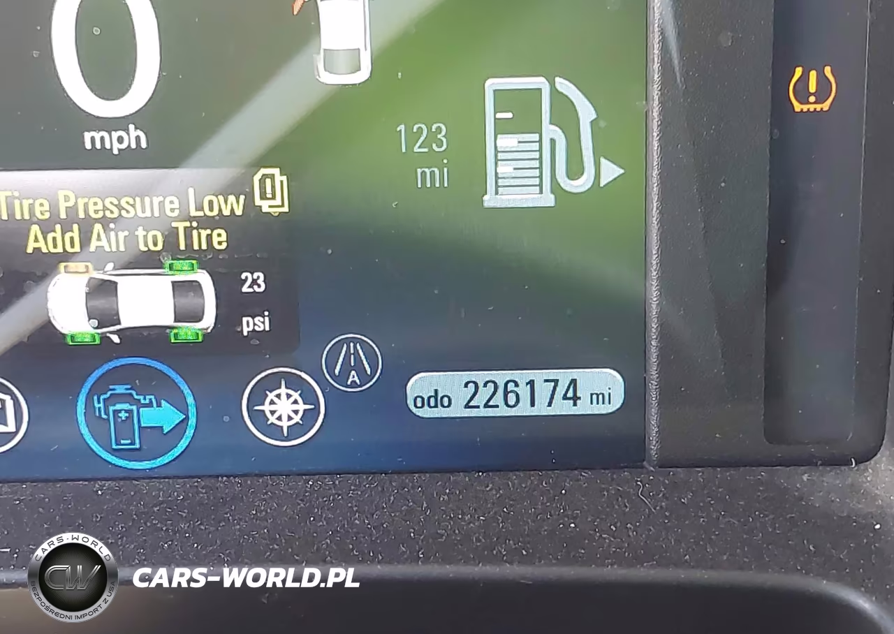2013 Chevrolet Volt VIN:1G1RE6E45DU137028 - 12