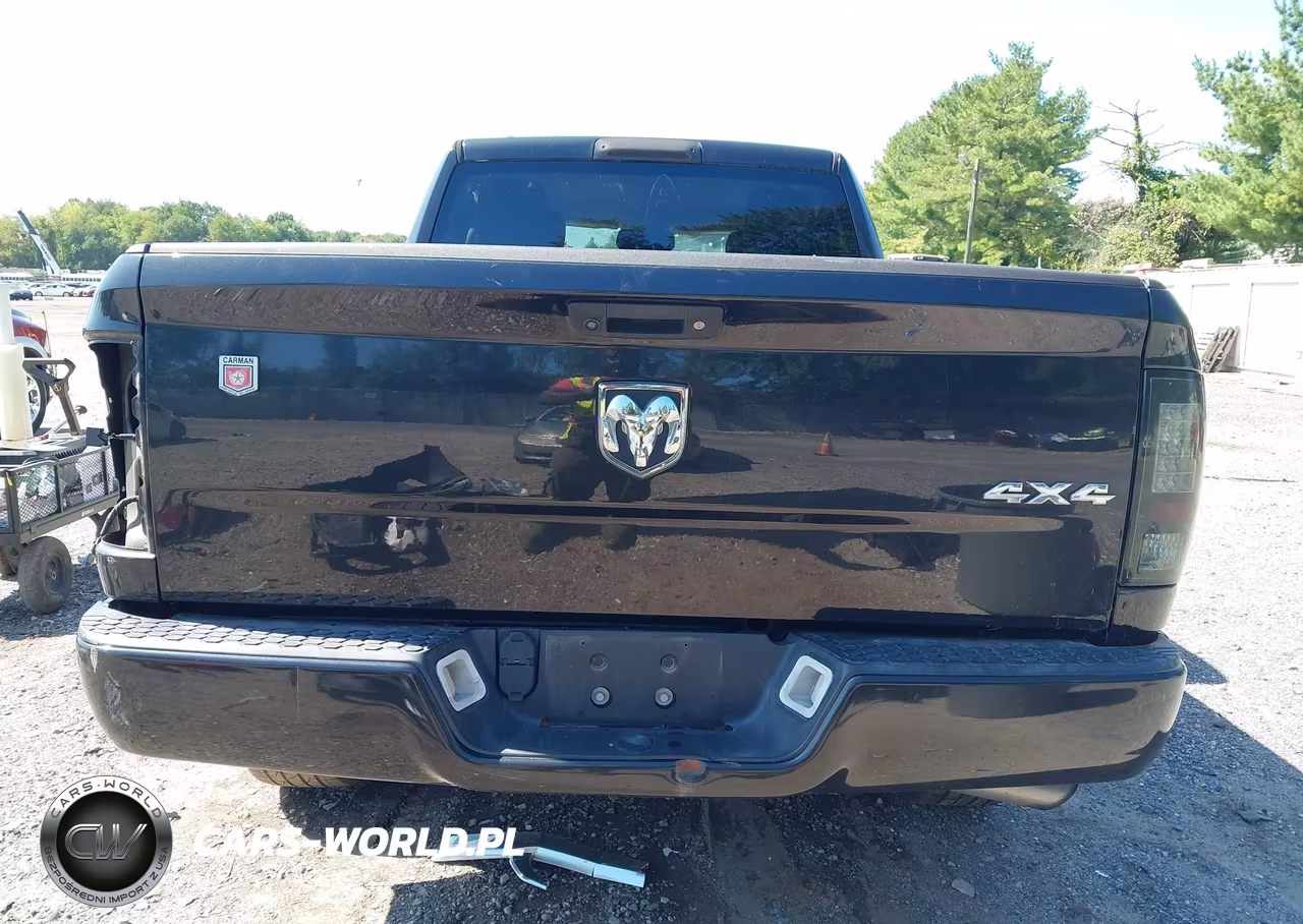 2017 Ram 1500 Express 4X4 6'4 Box VIN:1C6RR7FG5HS687929 - 17