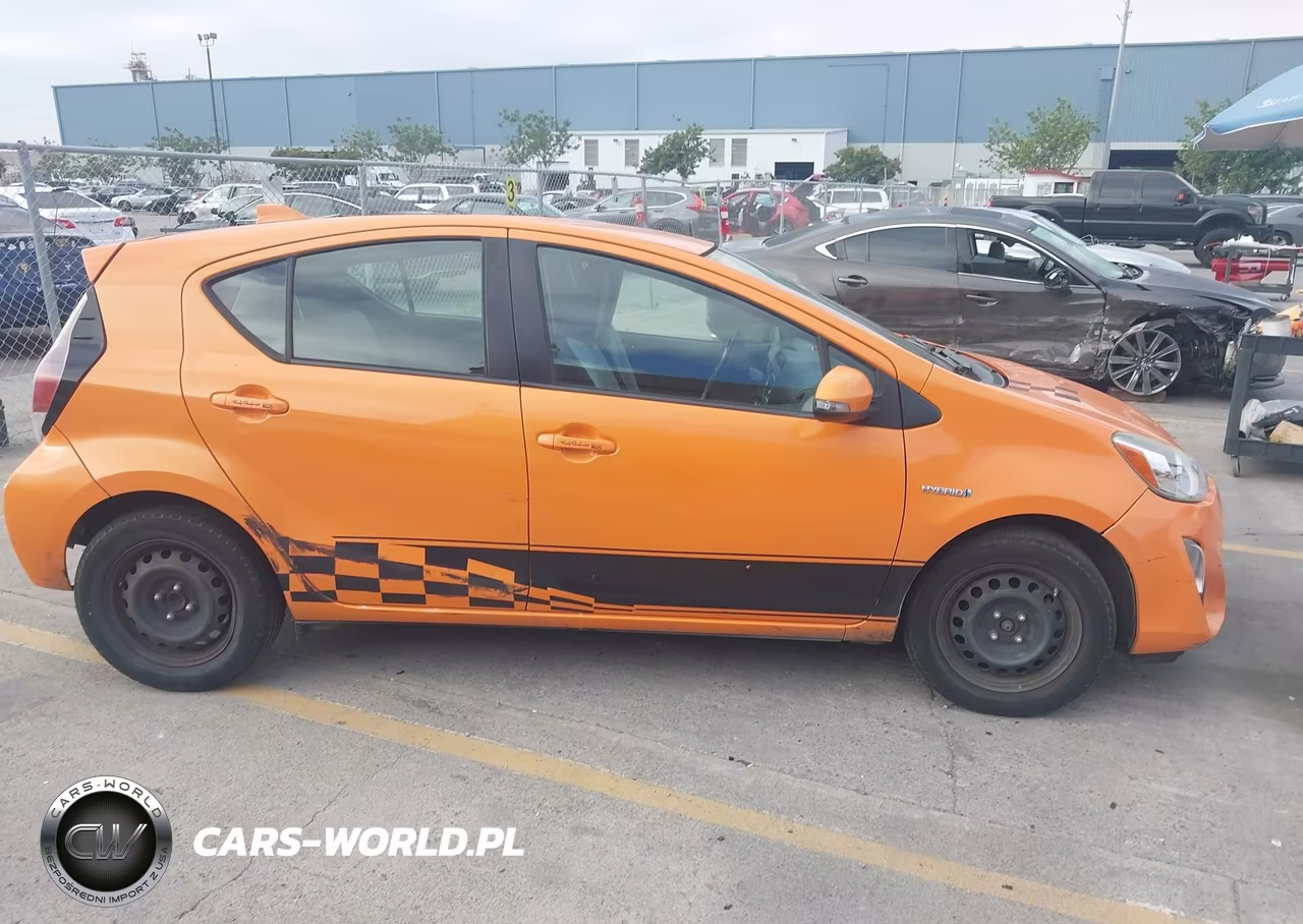 2015 Toyota Prius C One VIN:JTDKDTB3XF1089844 - 13