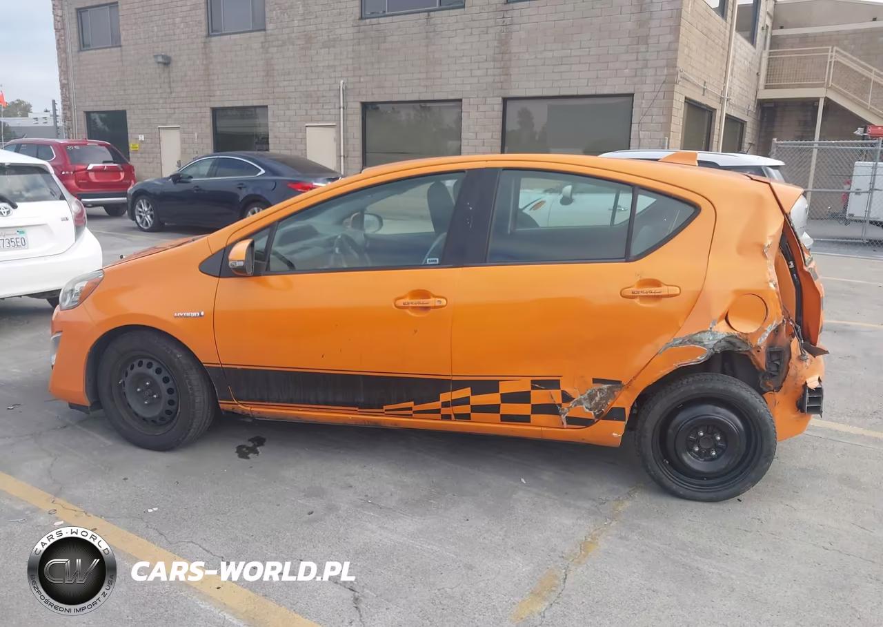 2015 Toyota Prius C One VIN:JTDKDTB3XF1089844 - 14