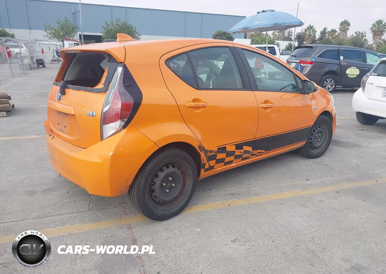 2015 Toyota Prius C One VIN:JTDKDTB3XF1089844 - 4