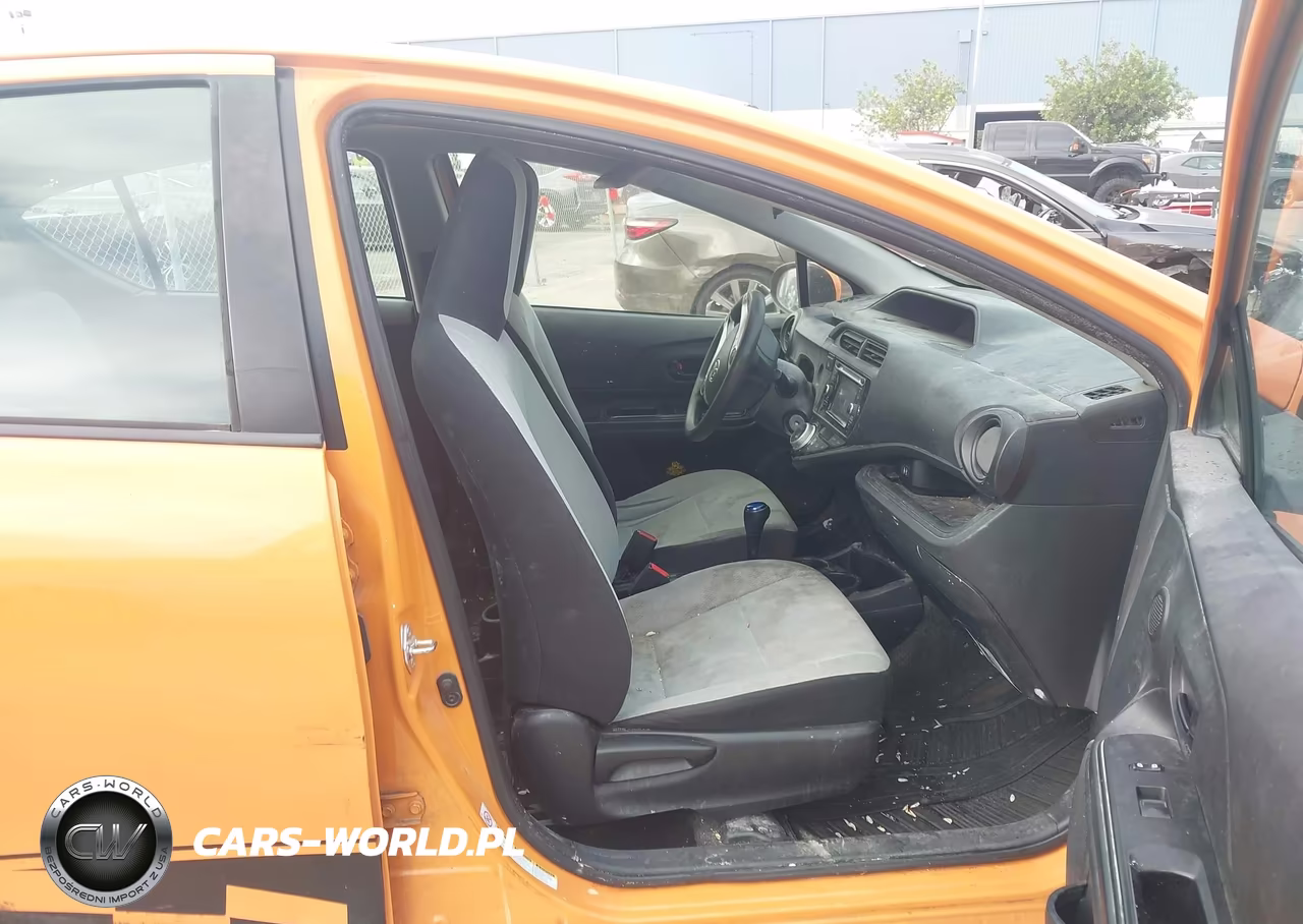 2015 Toyota Prius C One VIN:JTDKDTB3XF1089844 - 5
