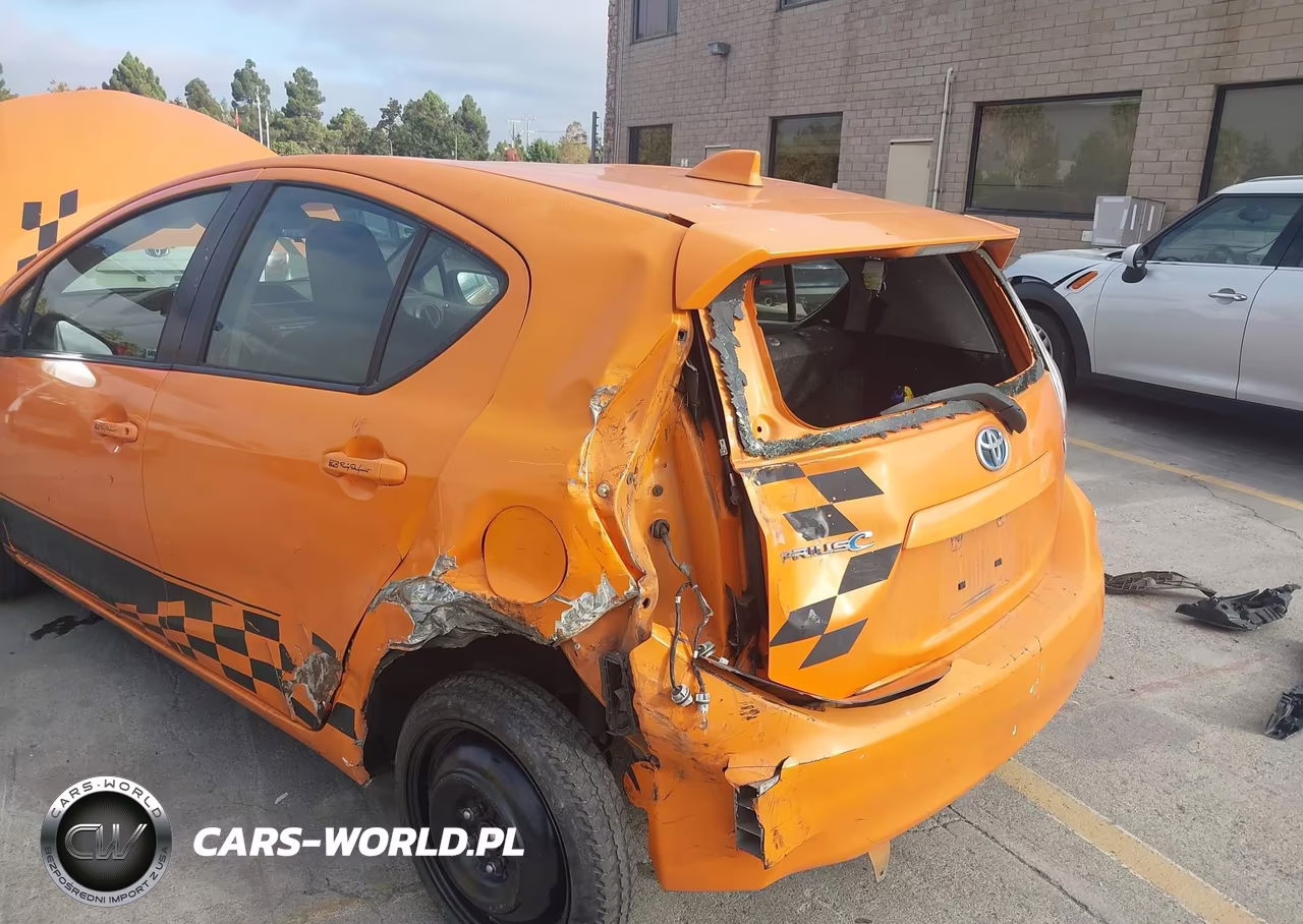 2015 Toyota Prius C One VIN:JTDKDTB3XF1089844 - 6