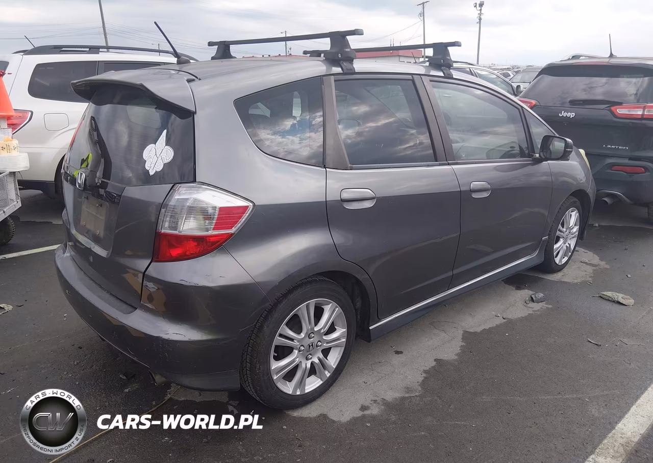 2011 Honda Fit Sport VIN:JHMGE8H52BC008101 - 4