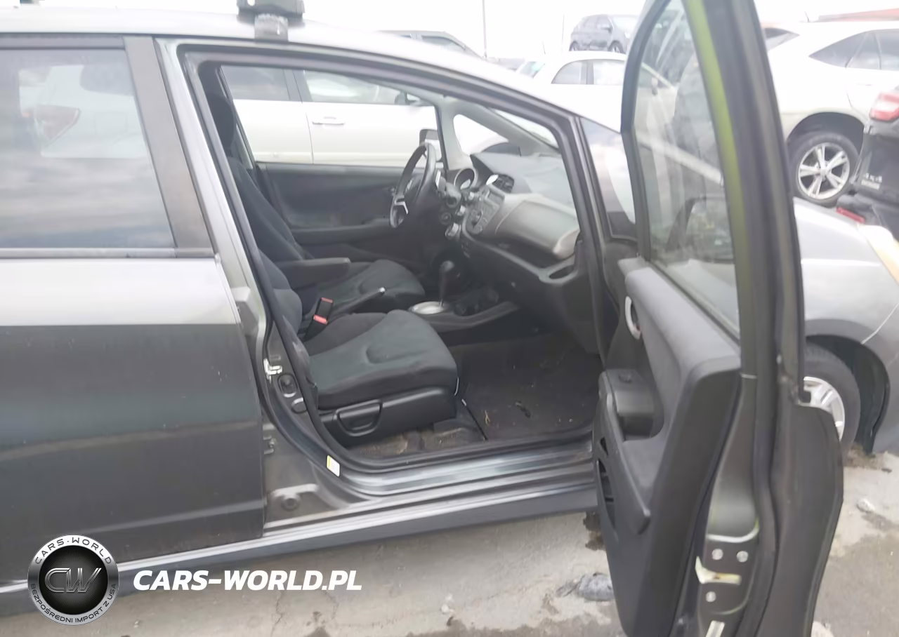 2011 Honda Fit Sport VIN:JHMGE8H52BC008101 - 5