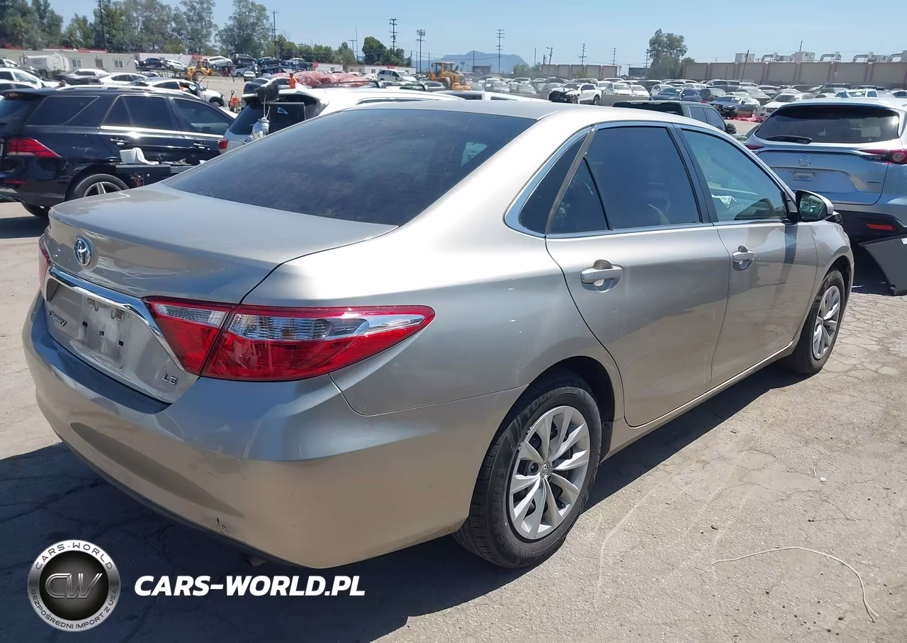 2017 Toyota Camry Le VIN:4T1BF1FK2HU357508 - 4