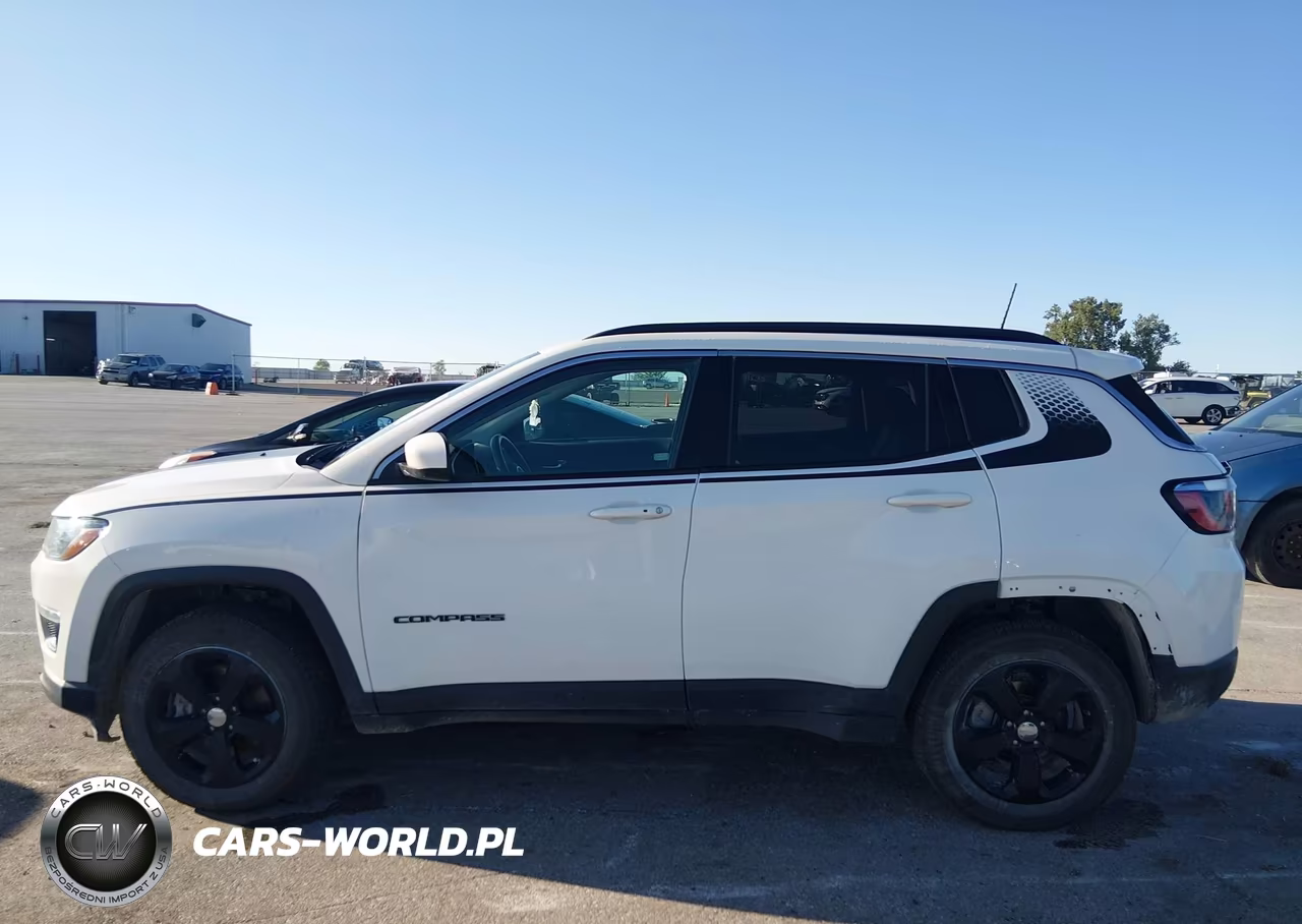 2018 Jeep Compass Latitude 4X4 VIN:3C4NJDBB8JT283843 - 14