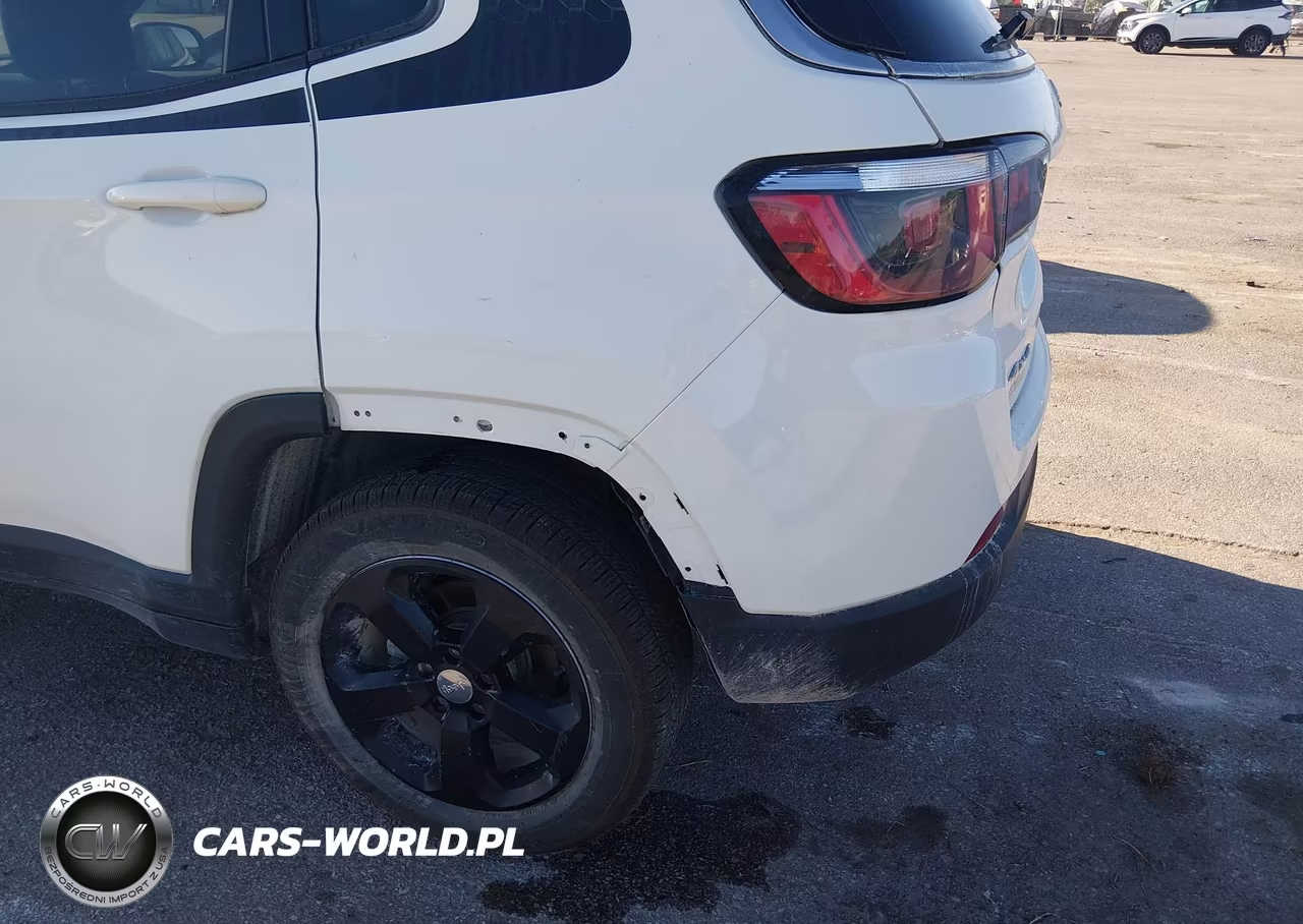 2018 Jeep Compass Latitude 4X4 VIN:3C4NJDBB8JT283843 - 17