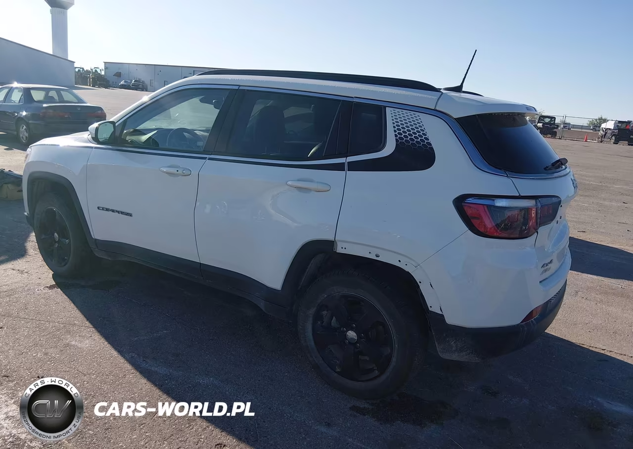 2018 Jeep Compass Latitude 4X4 VIN:3C4NJDBB8JT283843 - 3