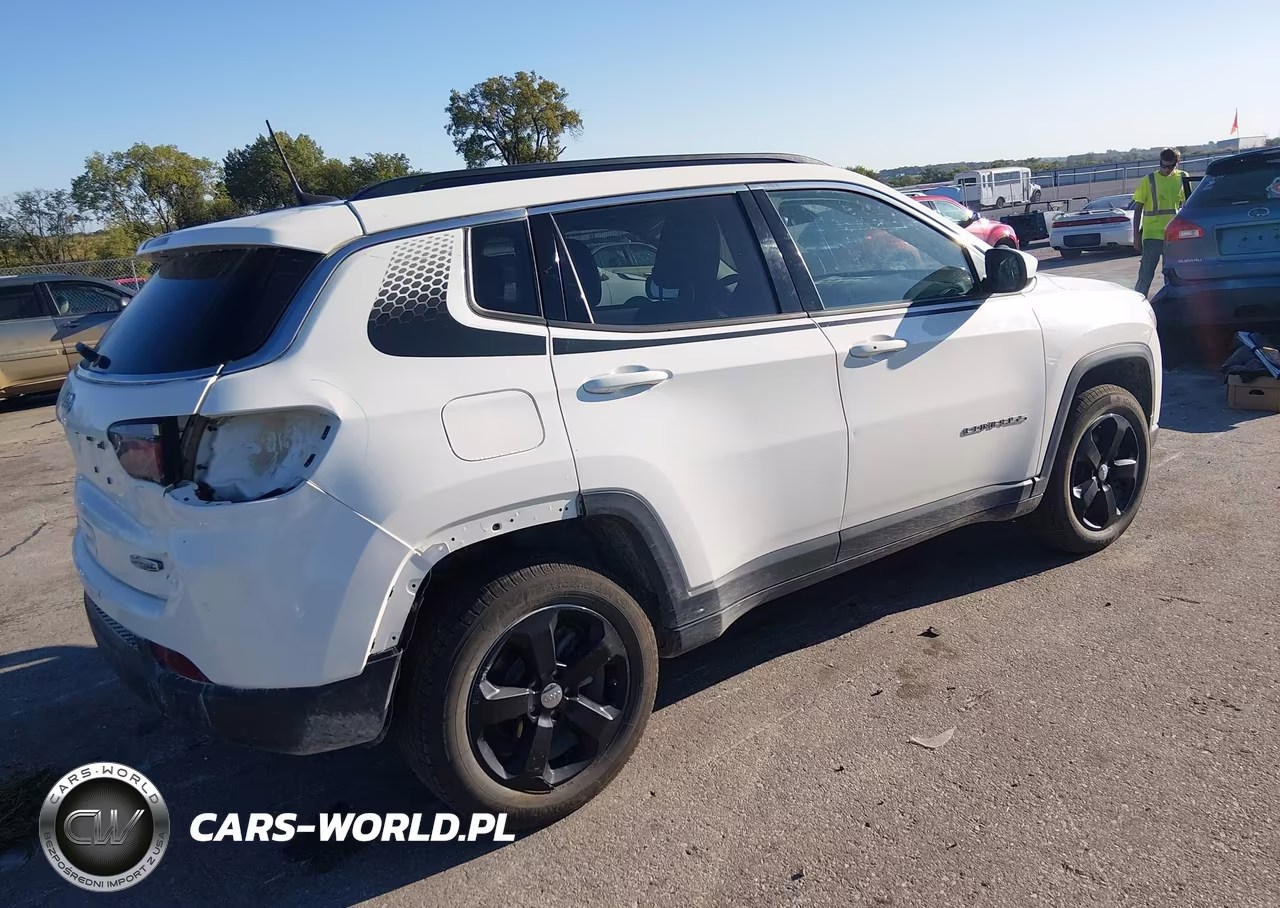 2018 Jeep Compass Latitude 4X4 VIN:3C4NJDBB8JT283843 - 4