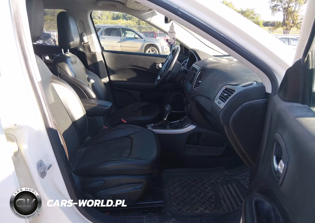 2018 Jeep Compass Latitude 4X4 VIN:3C4NJDBB8JT283843 - 5
