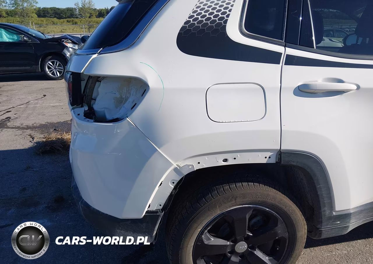 2018 Jeep Compass Latitude 4X4 VIN:3C4NJDBB8JT283843 - 6