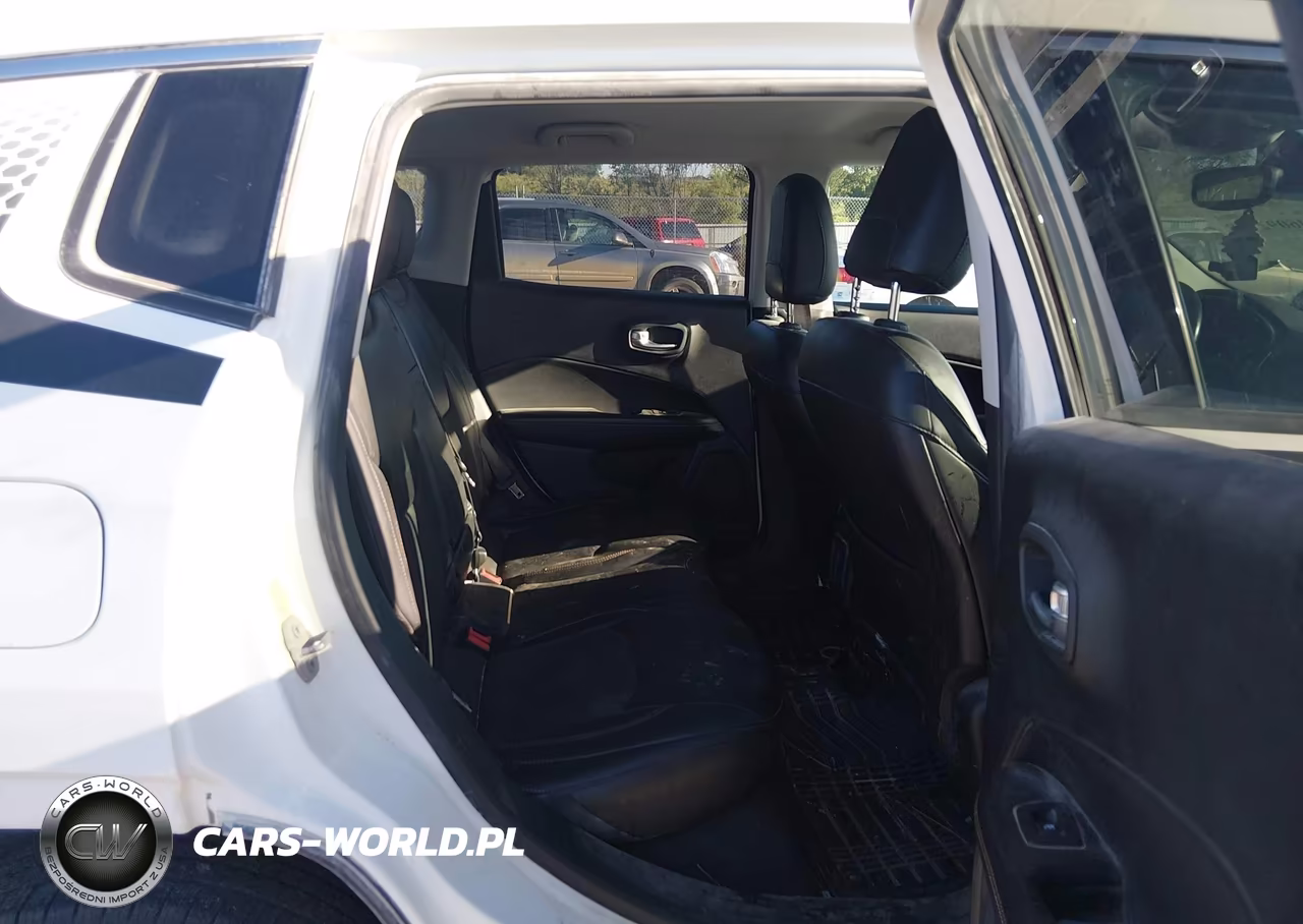 2018 Jeep Compass Latitude 4X4 VIN:3C4NJDBB8JT283843 - 8