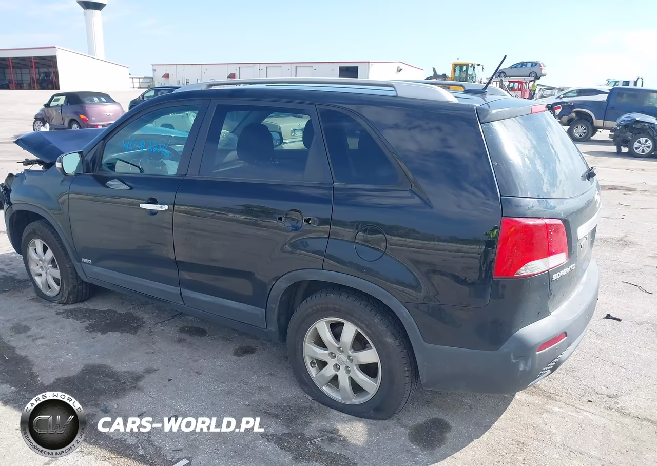 2011 Kia Sorento Lx VIN:5XYKTDA15BG064465 - 3