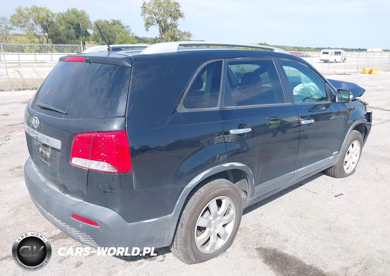 2011 Kia Sorento Lx VIN:5XYKTDA15BG064465 - 4