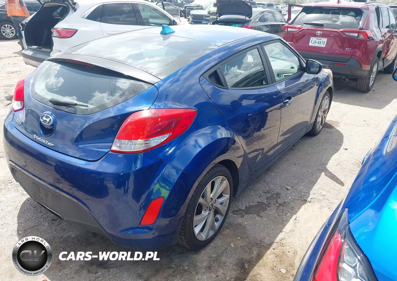 2017 Hyundai Veloster VIN:KMHTC6AD1HU323658 - 4