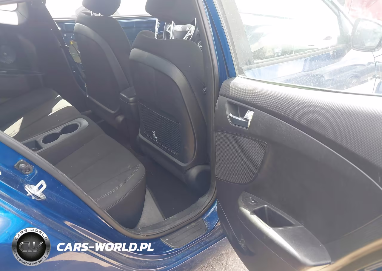 2017 Hyundai Veloster VIN:KMHTC6AD1HU323658 - 8