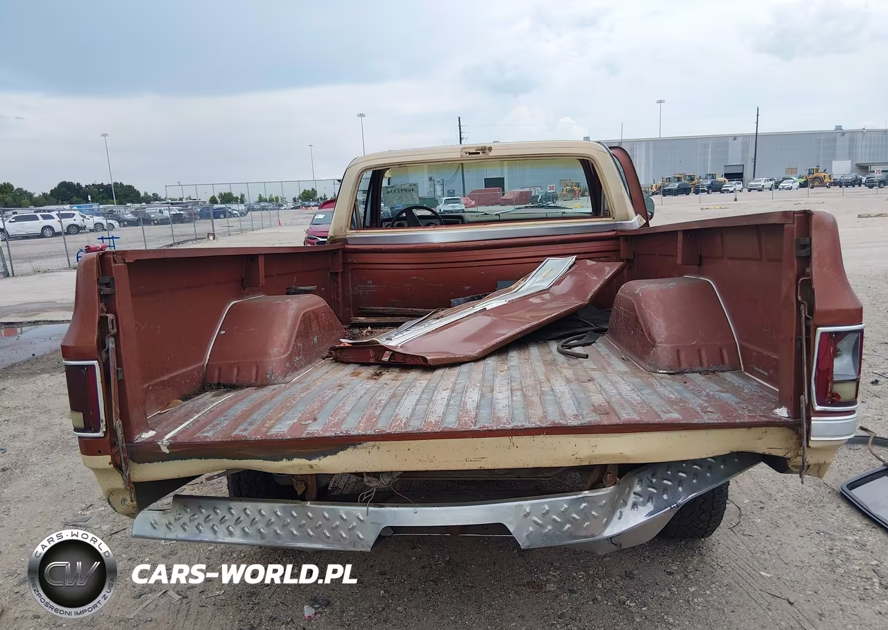 1983 Chevrolet C10 VIN:1GCEC14H7DS100108 - 17