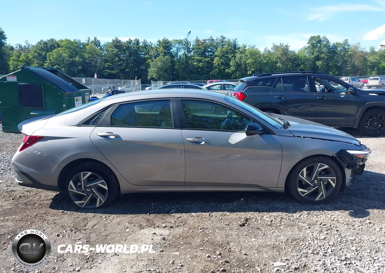 2025 Hyundai Elantra Sel Sport VIN:KMHLM4DG4SU962647 - 13