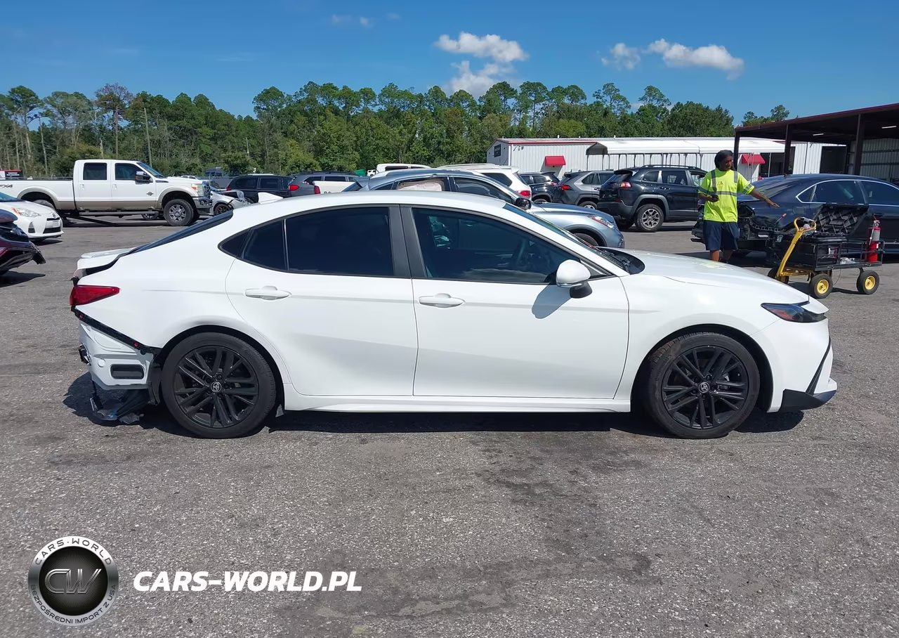 2025 Toyota Camry Se VIN:4T1DAACK7SU533035 - 13
