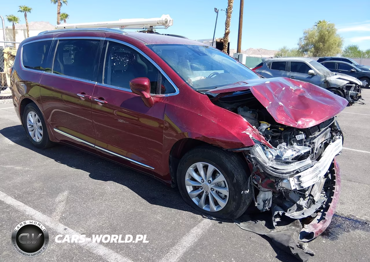 2018 Chrysler Pacifica Touring L VIN:2C4RC1BG0JR106969 - 1