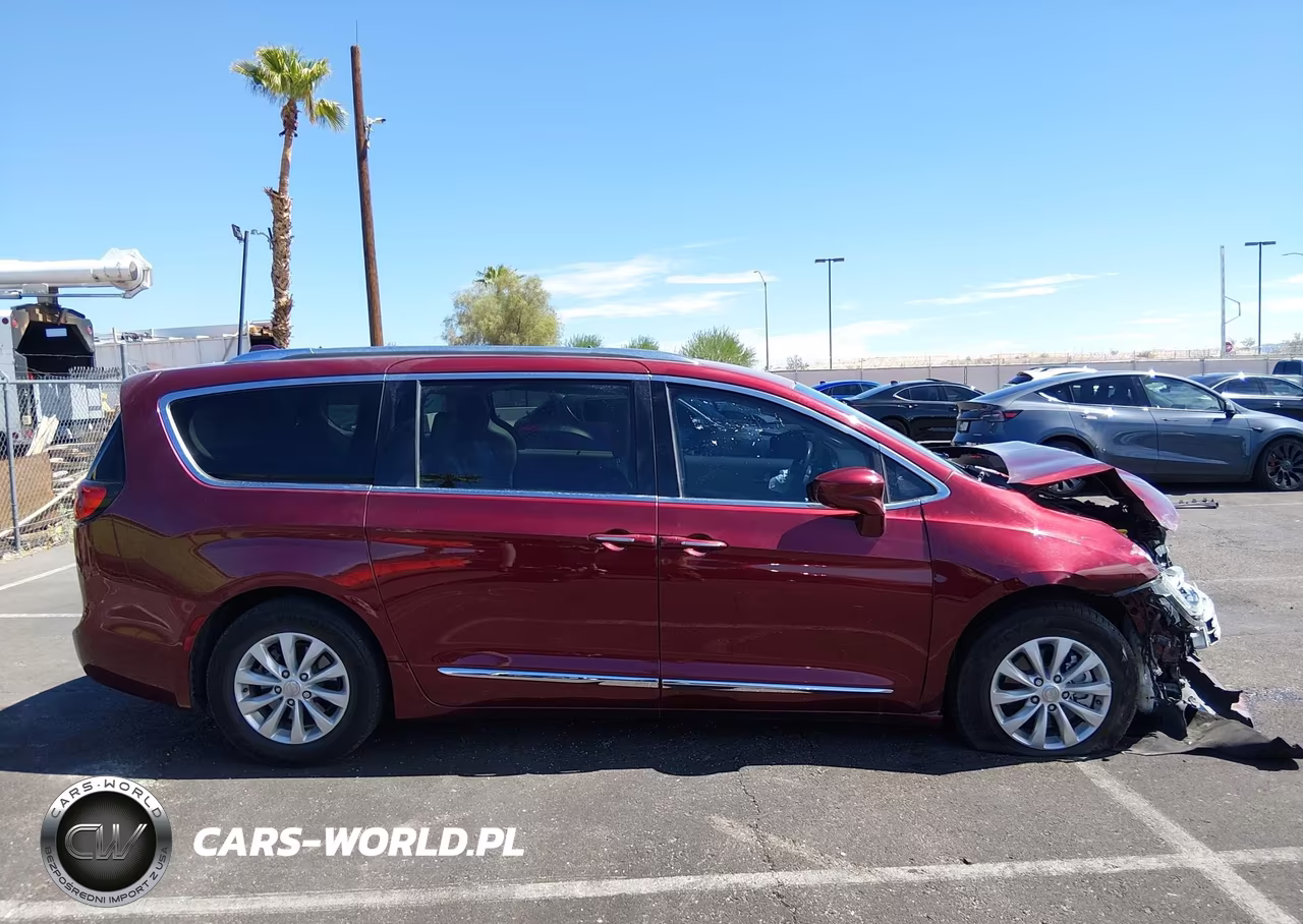 2018 Chrysler Pacifica Touring L VIN:2C4RC1BG0JR106969 - 14