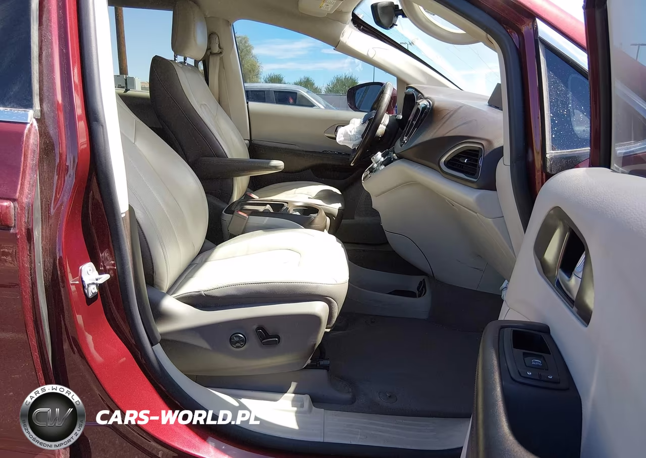 2018 Chrysler Pacifica Touring L VIN:2C4RC1BG0JR106969 - 5