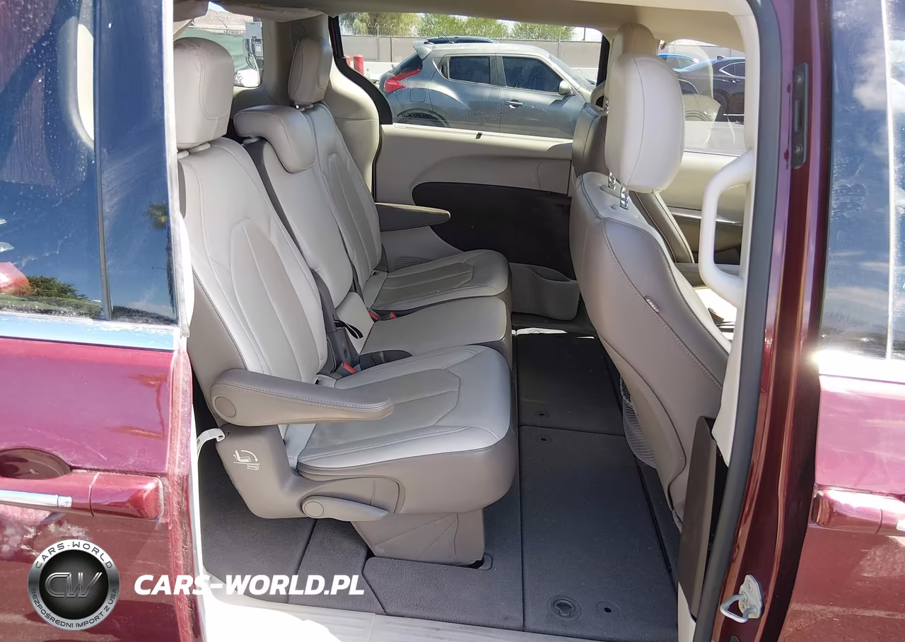 2018 Chrysler Pacifica Touring L VIN:2C4RC1BG0JR106969 - 8