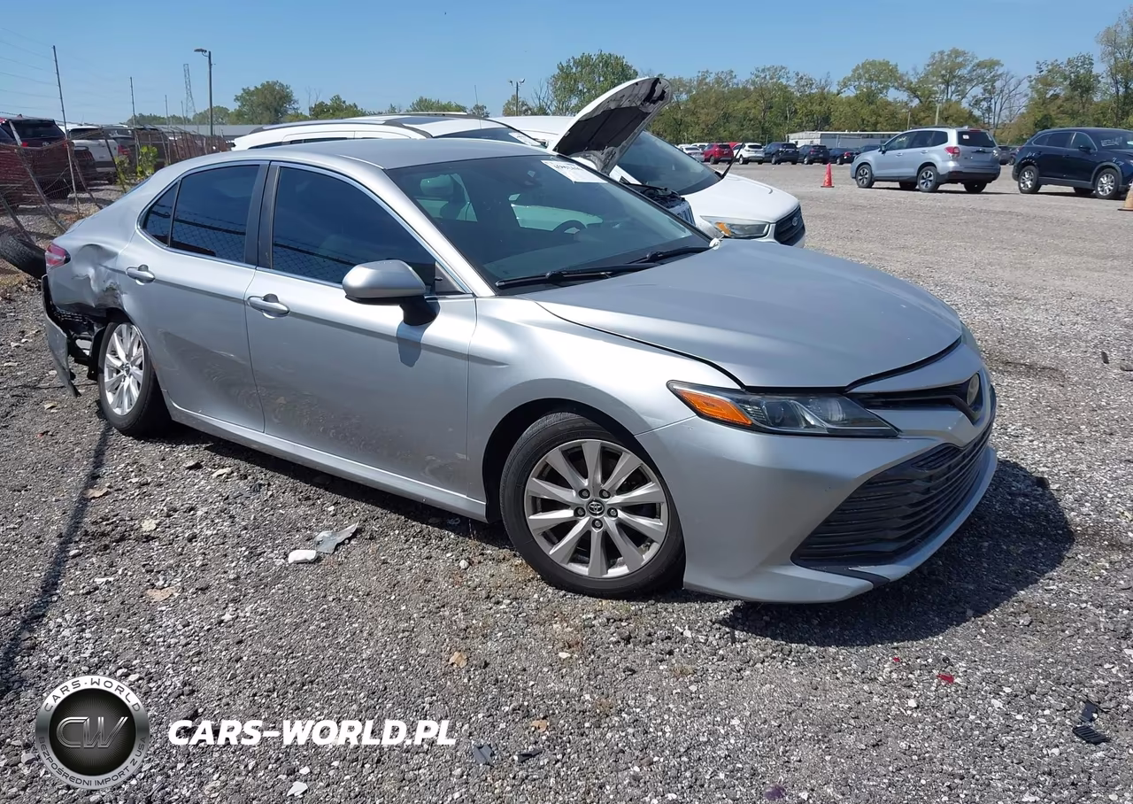 2018 Toyota Camry Le – zdjęcie 1 z 16