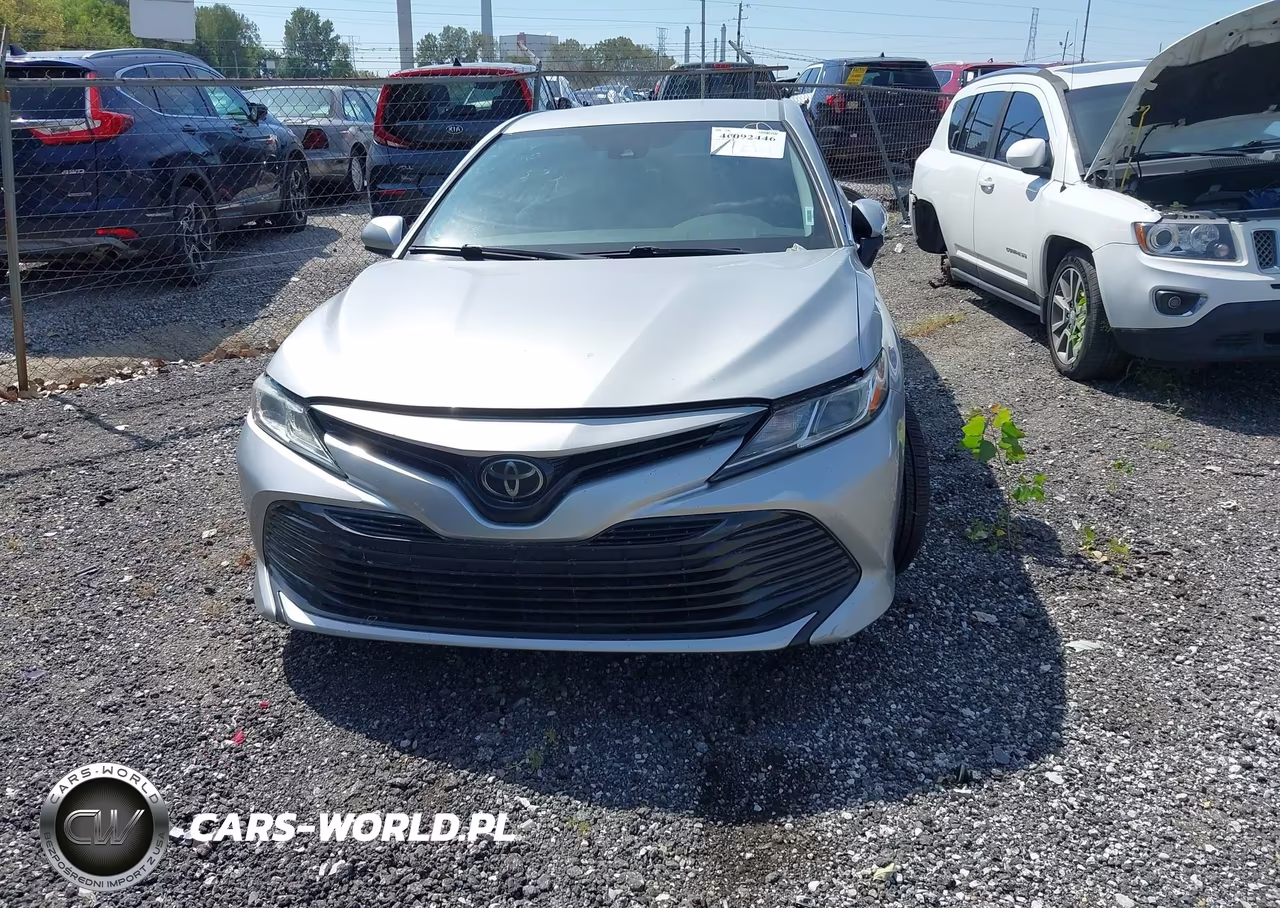 2018 Toyota Camry Le VIN:4T1B11HK7JU630332 - 12