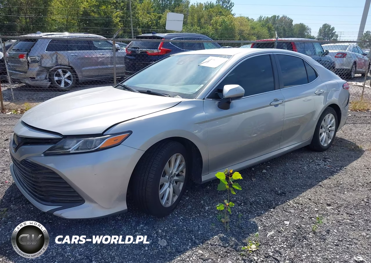 2018 Toyota Camry Le VIN:4T1B11HK7JU630332 - 2