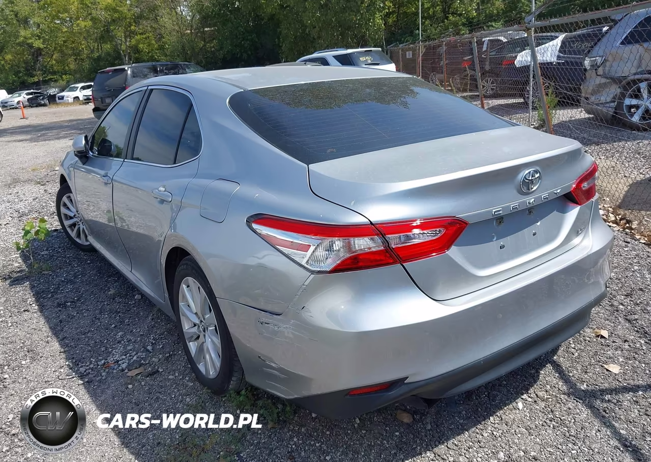 2018 Toyota Camry Le VIN:4T1B11HK7JU630332 - 3