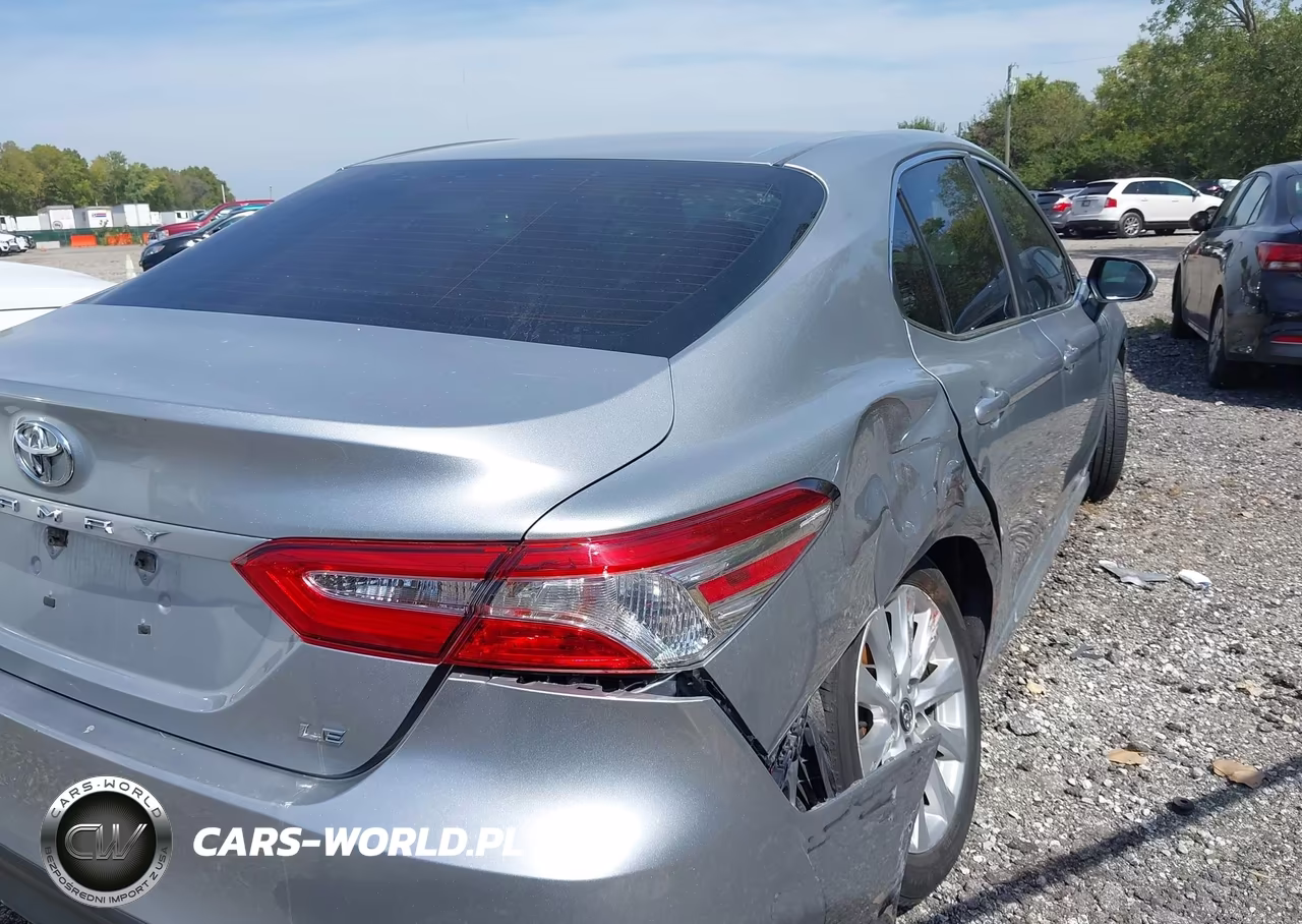 2018 Toyota Camry Le VIN:4T1B11HK7JU630332 - 4