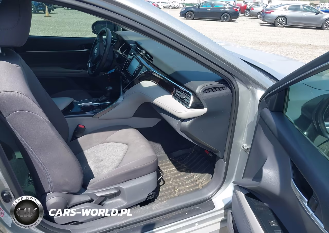 2018 Toyota Camry Le VIN:4T1B11HK7JU630332 - 5