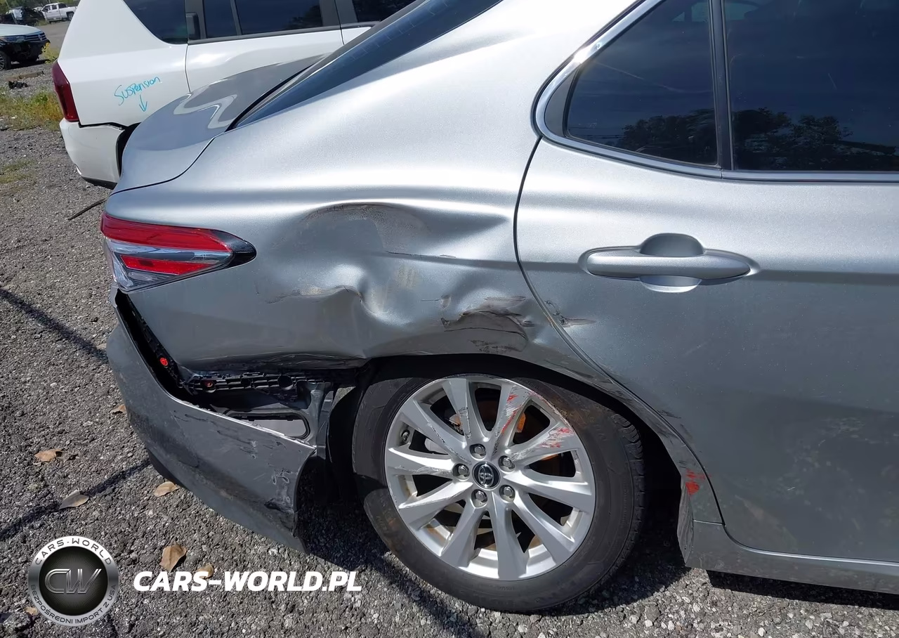 2018 Toyota Camry Le VIN:4T1B11HK7JU630332 - 6