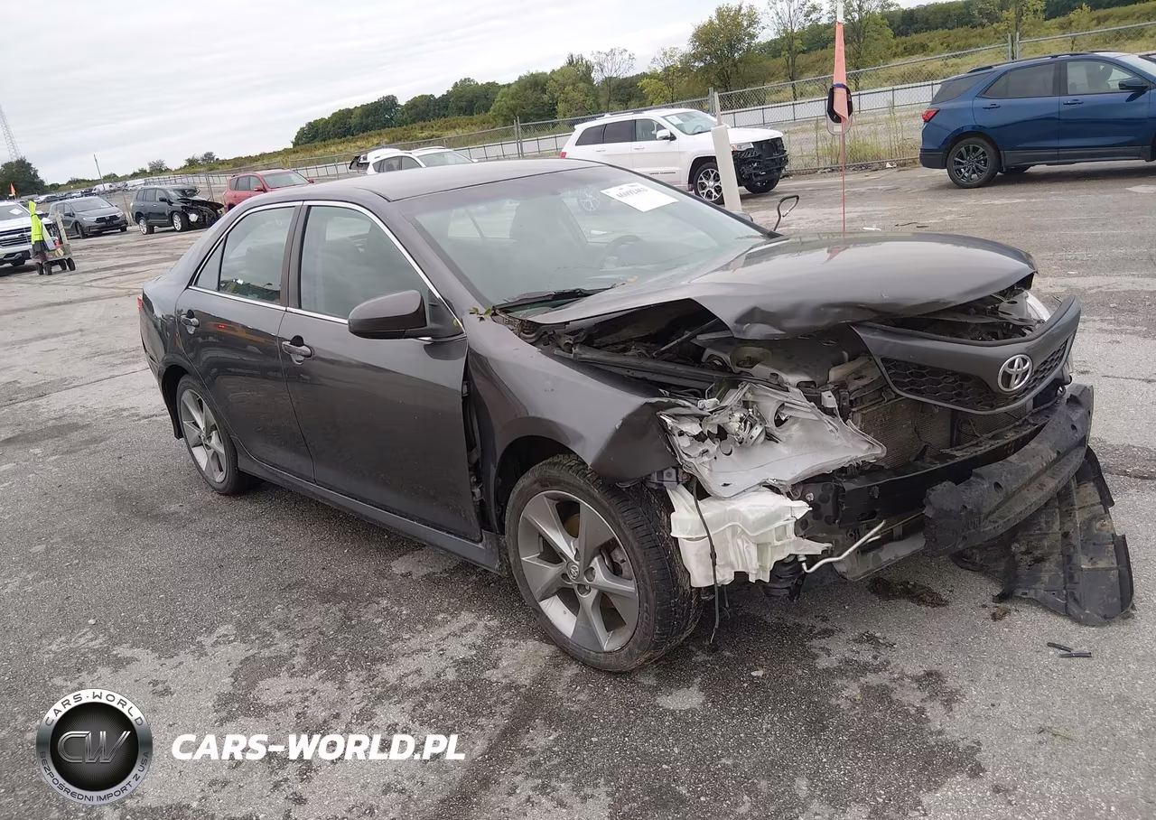 2012 Toyota Camry Se V6 – zdjęcie 1 z 17
