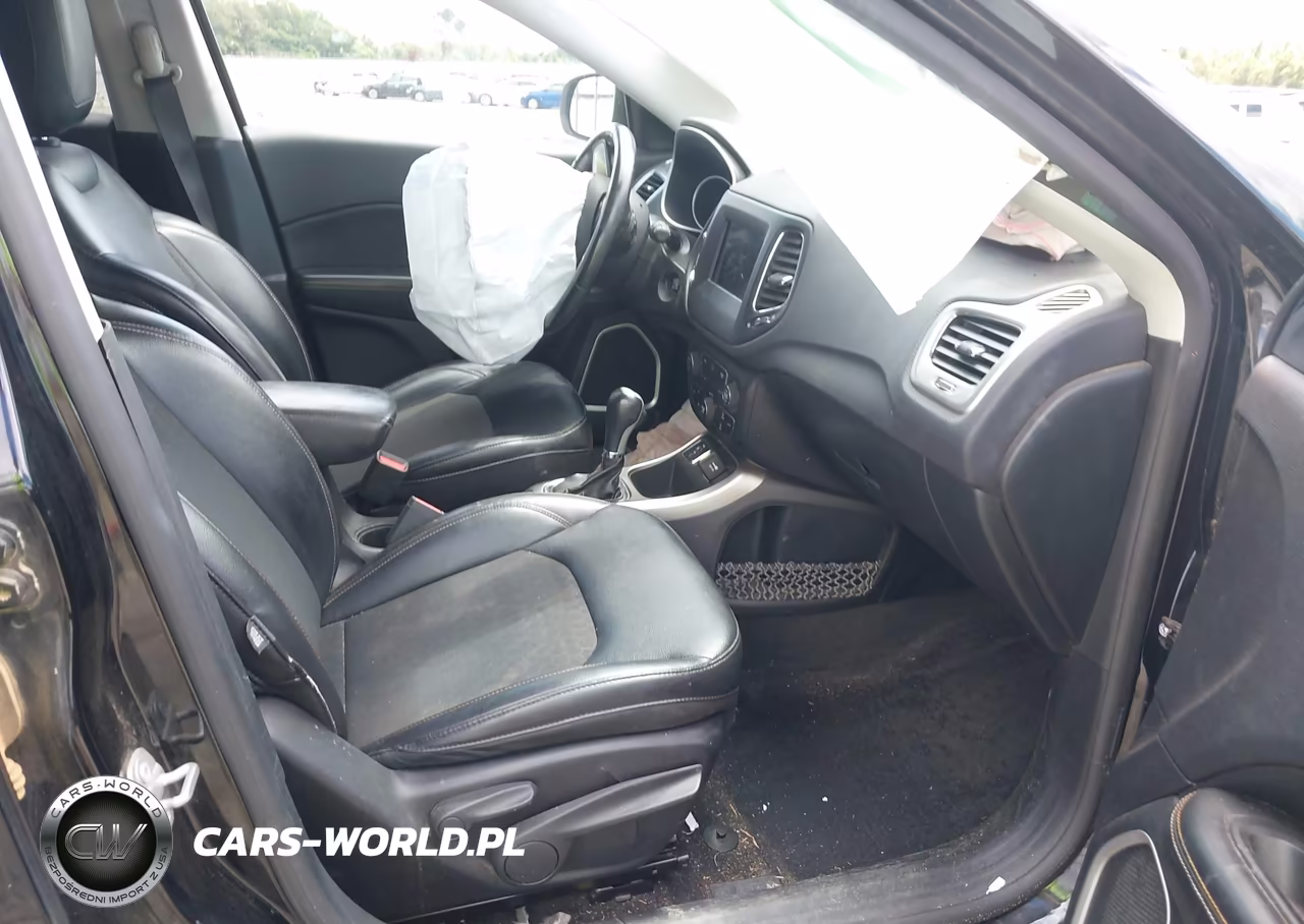 2018 Jeep Compass Latitude VIN:3C4NJCBB5JT133943 - 5