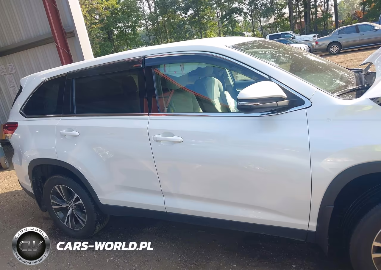 2019 Toyota Highlander Le VIN:5TDBZRFH9KS953113 - 13