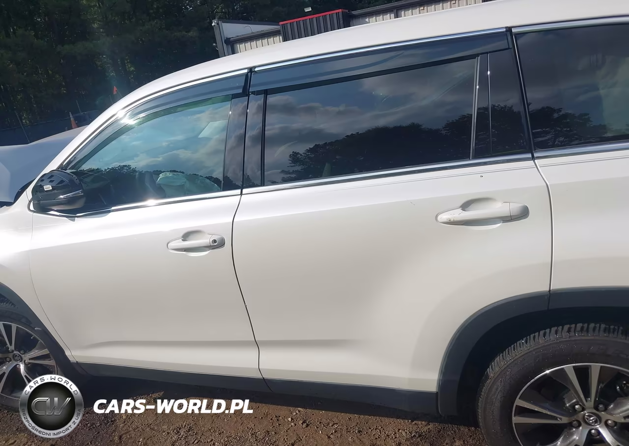 2019 Toyota Highlander Le VIN:5TDBZRFH9KS953113 - 14