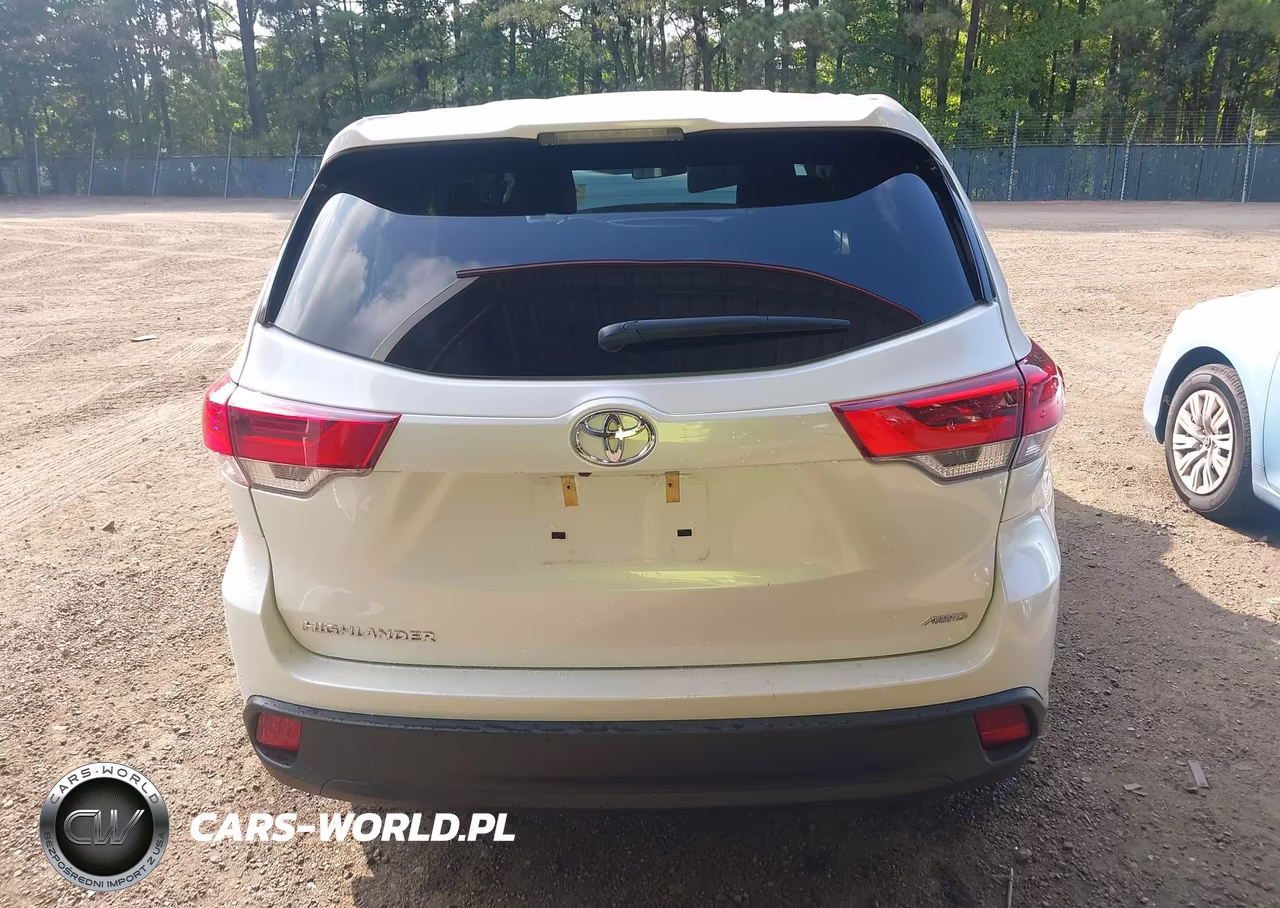 2019 Toyota Highlander Le VIN:5TDBZRFH9KS953113 - 16