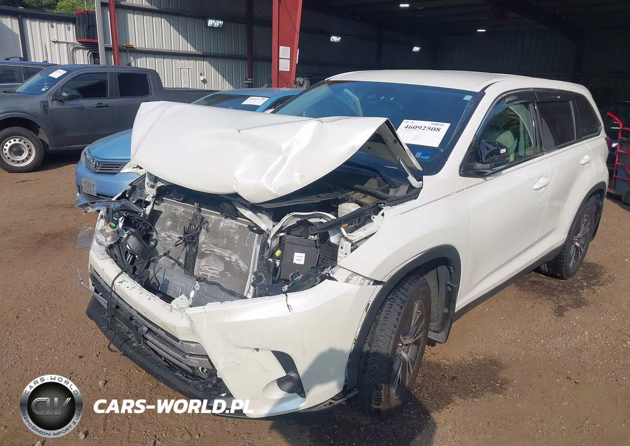 2019 Toyota Highlander Le VIN:5TDBZRFH9KS953113 - 2