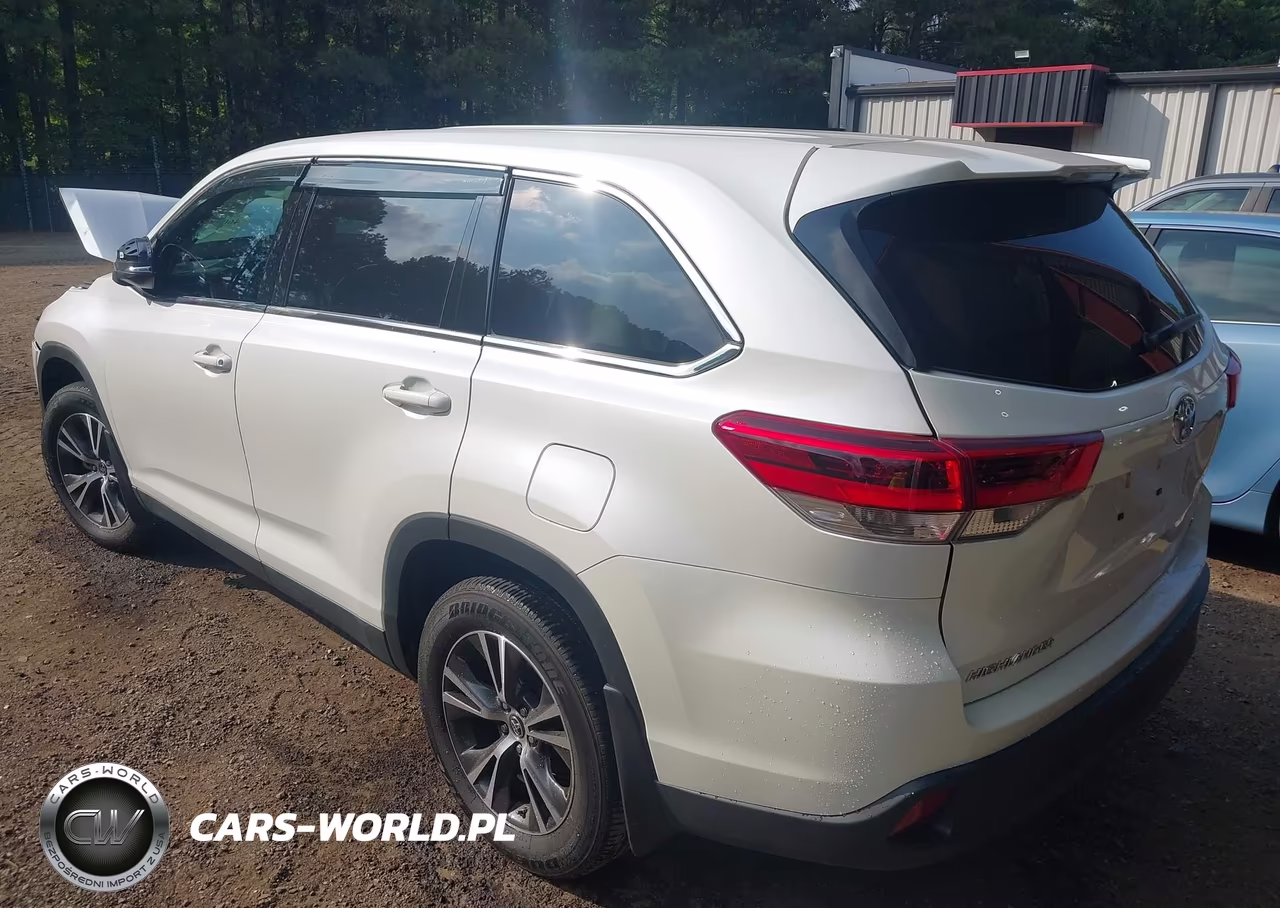 2019 Toyota Highlander Le VIN:5TDBZRFH9KS953113 - 3
