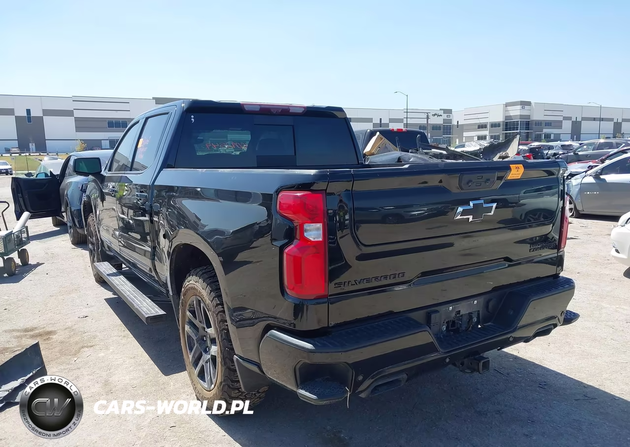 2024 Chevrolet Silverado 1500 VIN:1GCUDJE88RZ366548 - 3
