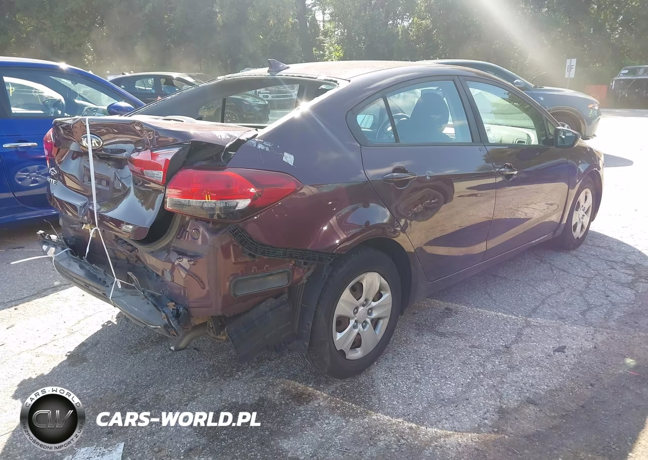 2018 Kia Forte Lx VIN:3KPFK4A79JE276290 - 4