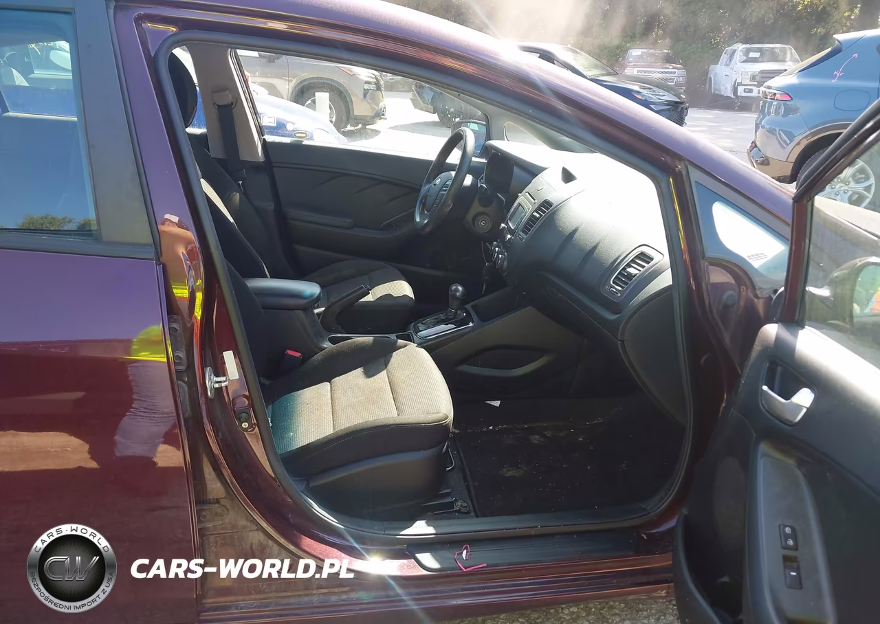 2018 Kia Forte Lx VIN:3KPFK4A79JE276290 - 5