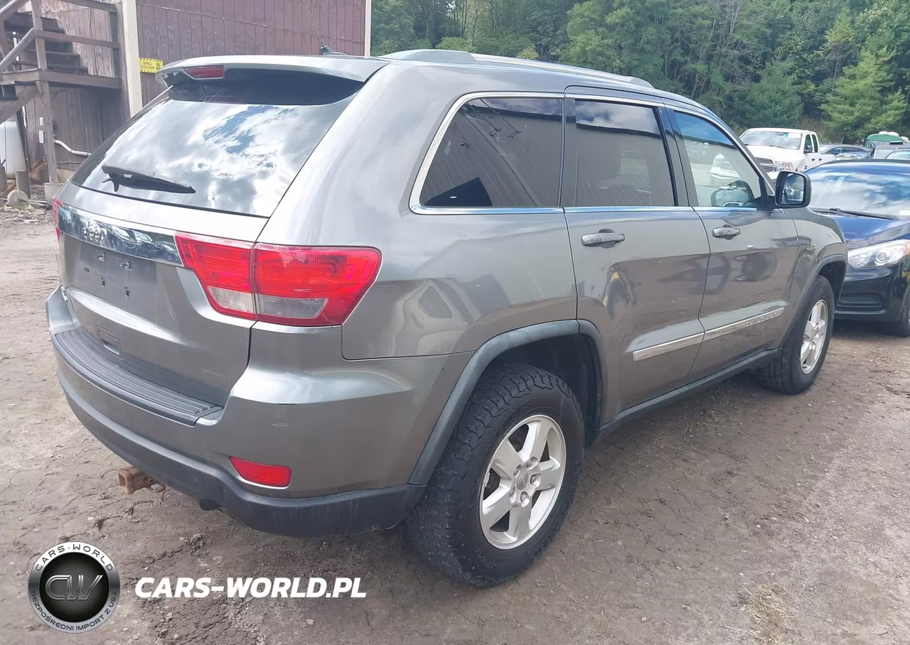 2011 Jeep Grand Cherokee Laredo VIN:1J4RR4GG4BC578055 - 4