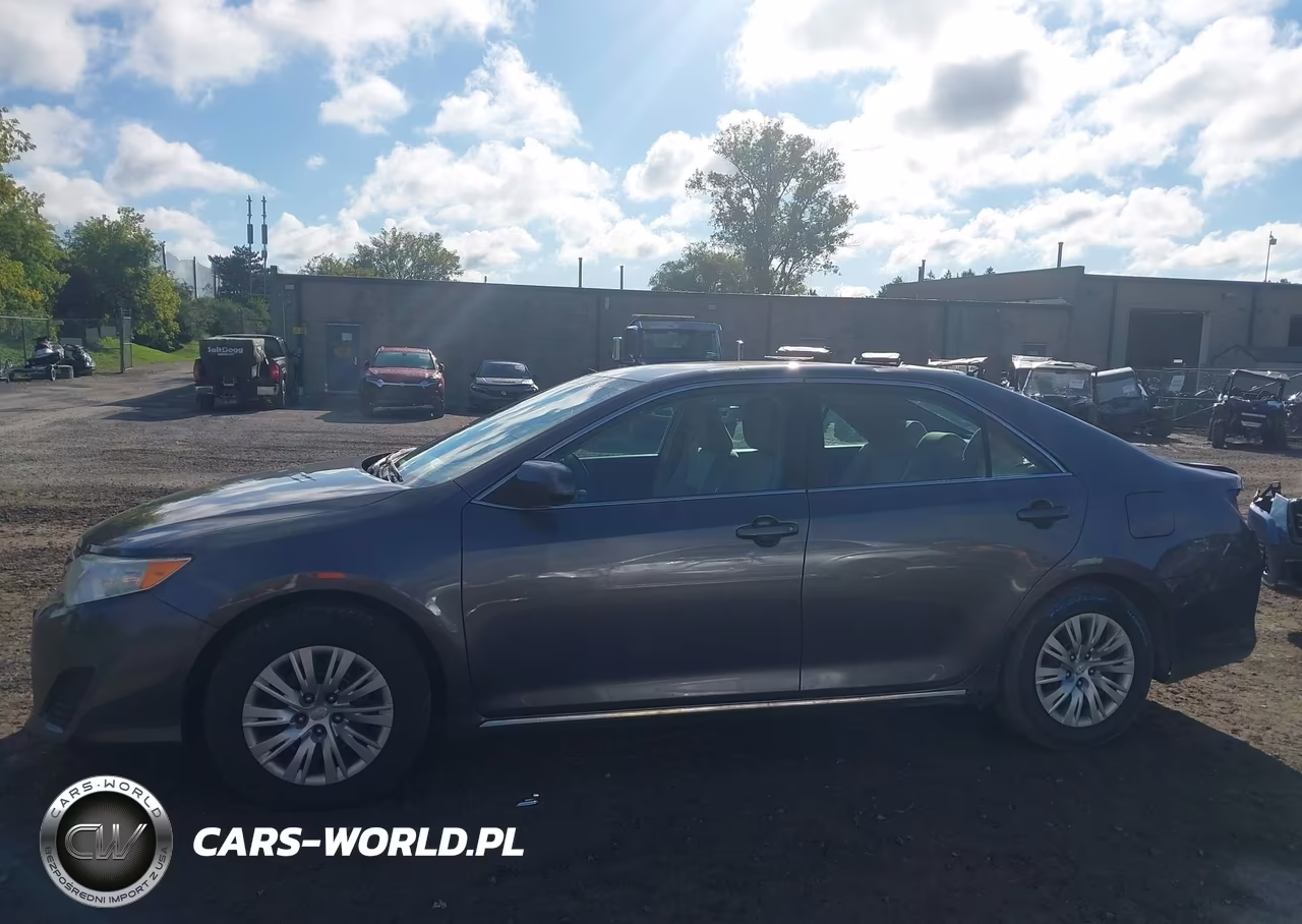 2014 Toyota Camry Le VIN:4T1BF1FK0EU306455 - 15